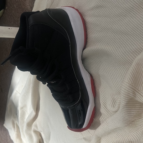 Jordan Bred 11s size 5 women - Picture 3 of 7